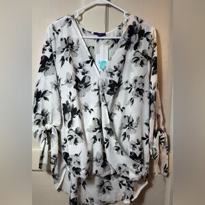 NWT - West Kei Women’s Blouse - Black & White Floral - X-Large